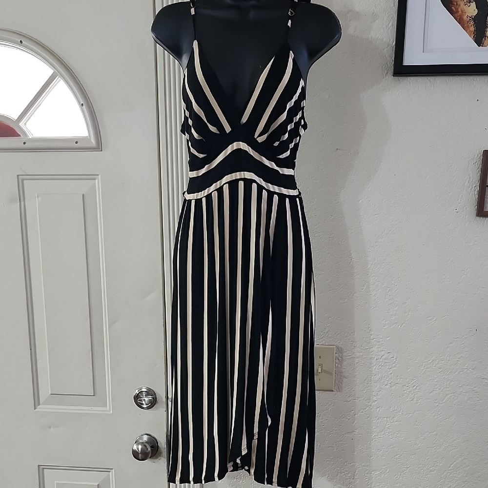 VENUS Black and Cream Striped Midi Dress Sz M Sundress Vacation Resort Wear